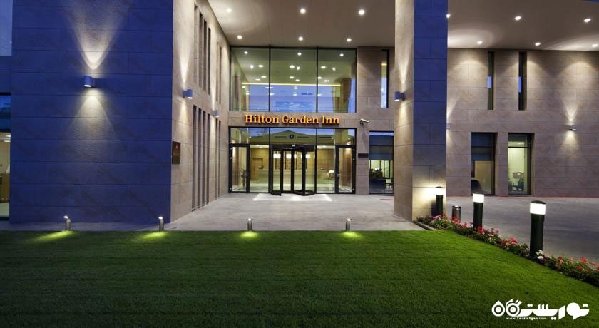 درب ورودی هتل هیلتون گاردن گلدن هورن 